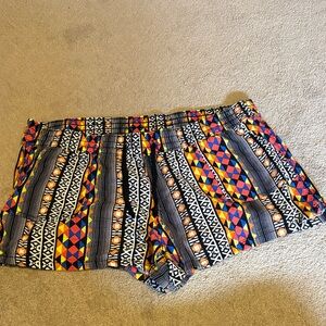 Arizona Jean Company Black Multi-Color Geometric Athletic Shorts